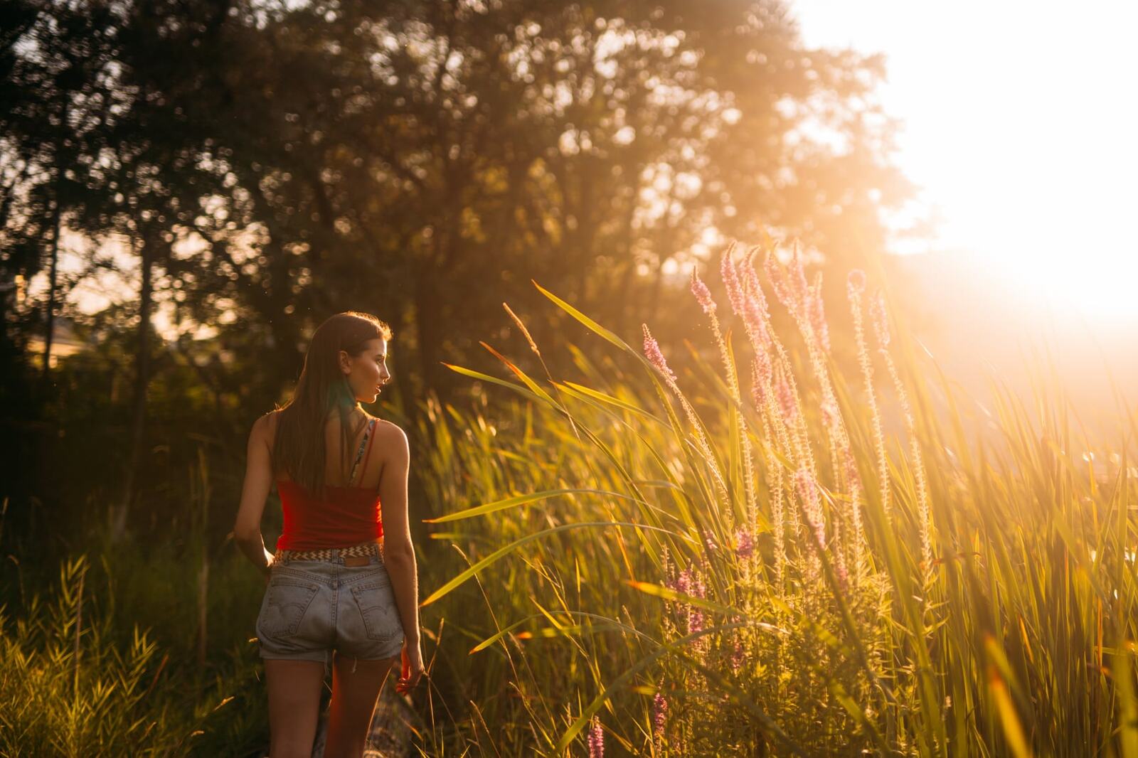 Mo in the Reeds story frame 2: Green shadow, tall grass, body paint and a charged quiet that stays grounded in portrait atmosphere.