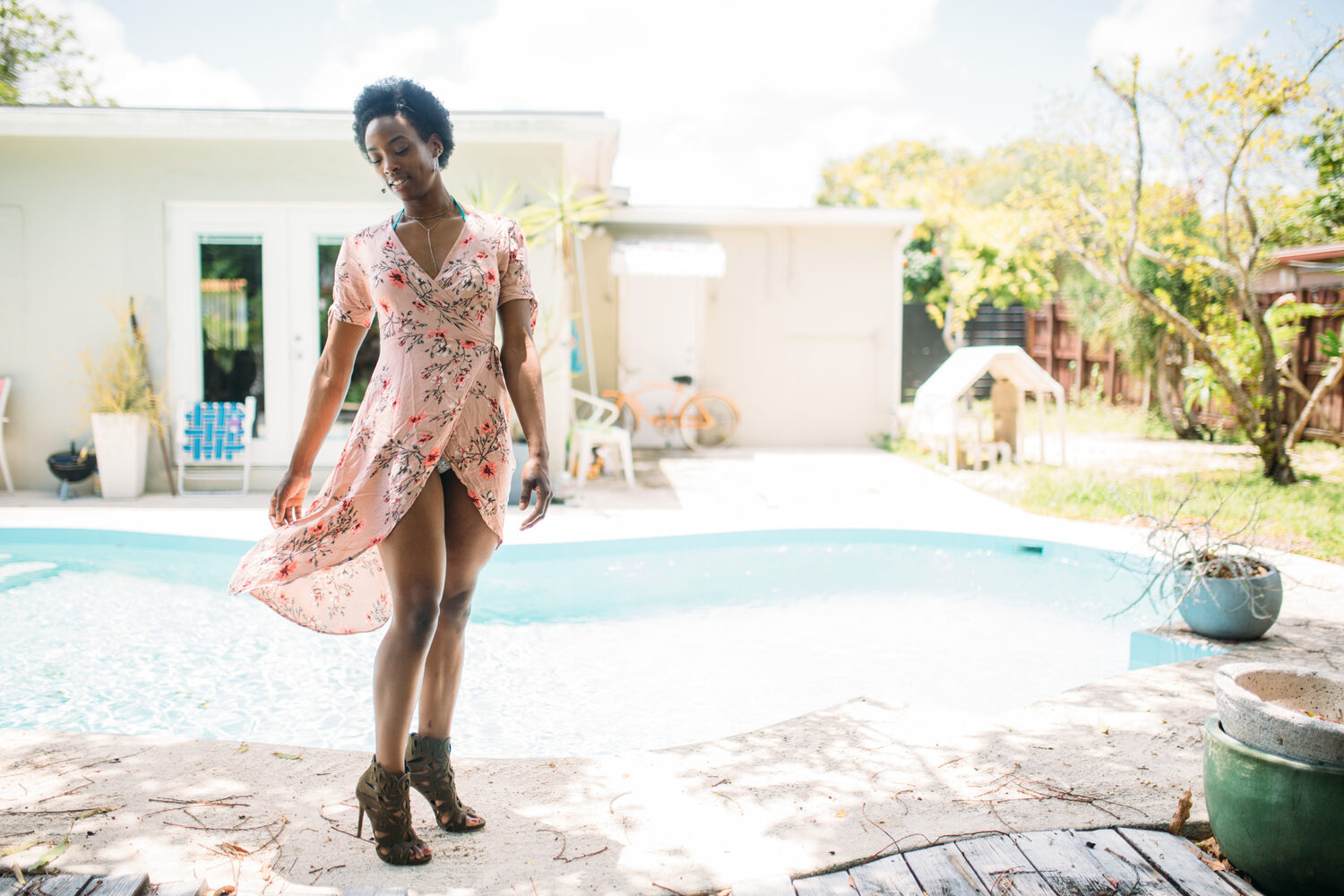 Dee-J in Miami portraits story frame 6: Two days with Dee-J in Miami, moving from a bright poolside portrait story to a second pool sequence and green-dress portraits along the riverbank.