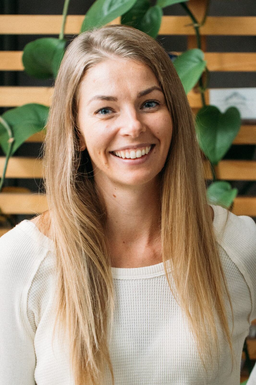 Float Space corporate story frame 1: A Float Space brand story with staff portraits, wellness atmosphere, red-light portrait texture and campaign-ready business imagery..