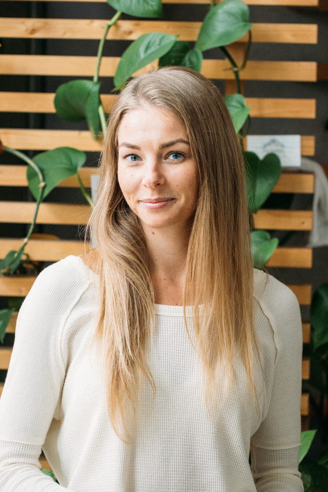 Float Space corporate story frame 3: A Float Space brand story with staff portraits, wellness atmosphere, red-light portrait texture and campaign-ready business imagery..