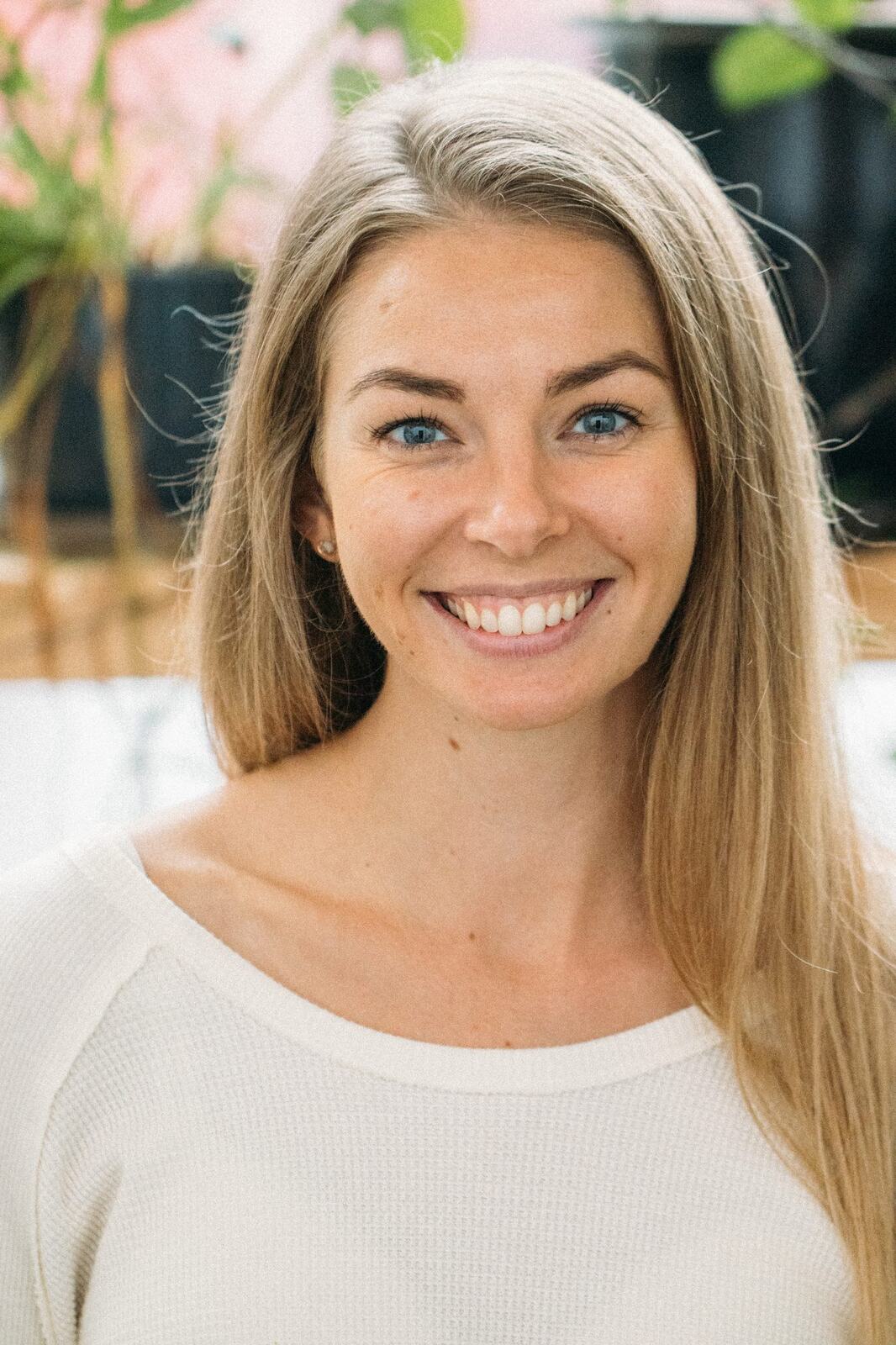 Float Space corporate story frame 6: A Float Space brand story with staff portraits, wellness atmosphere, red-light portrait texture and campaign-ready business imagery..