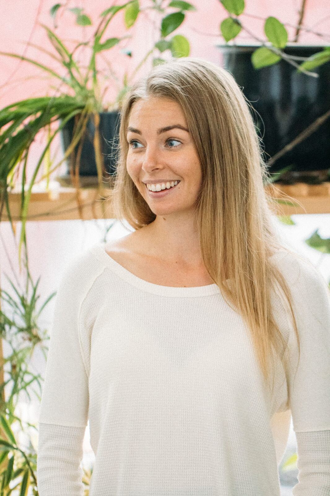 Float Space corporate story frame 7: A Float Space brand story with staff portraits, wellness atmosphere, red-light portrait texture and campaign-ready business imagery..