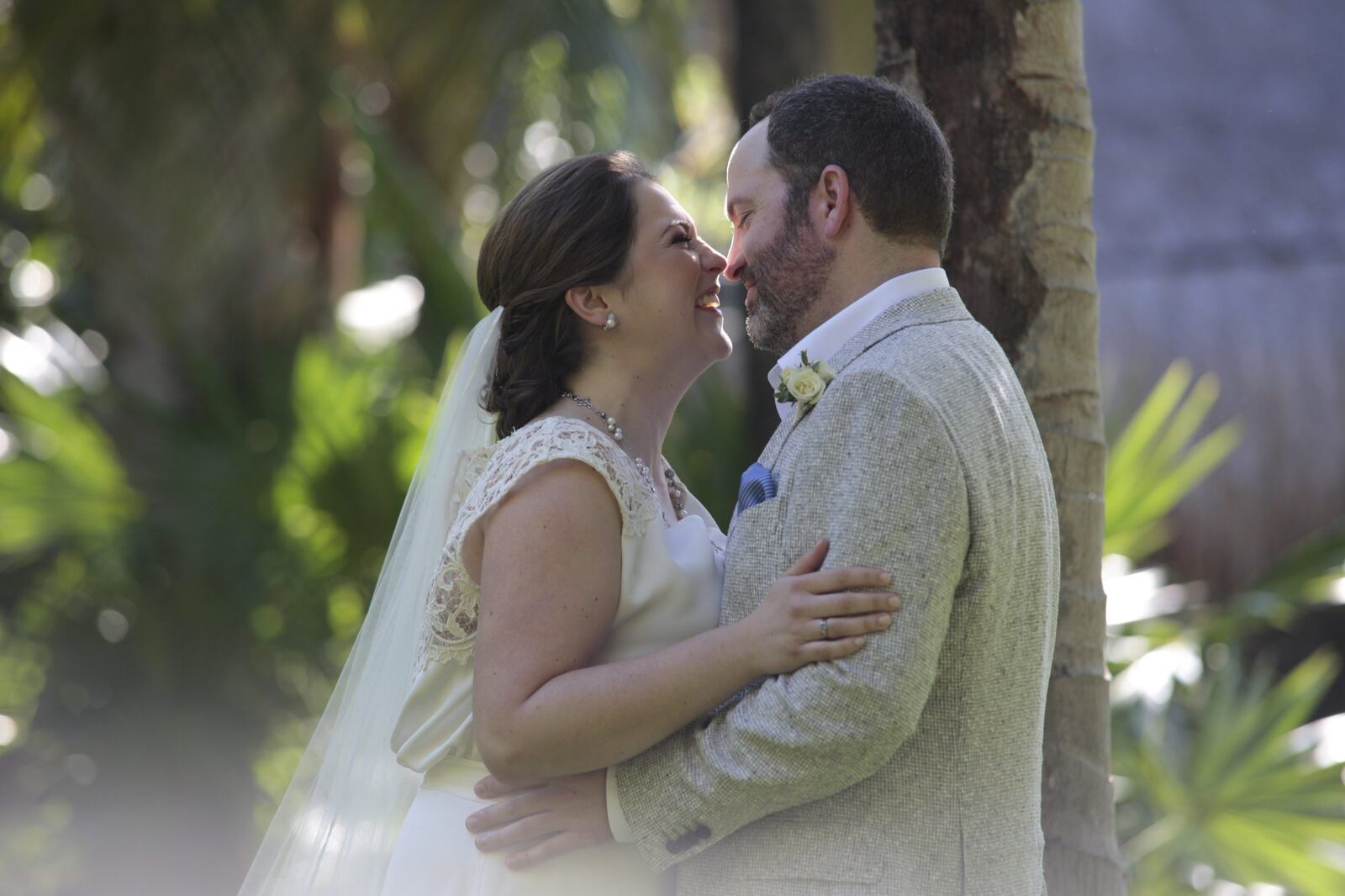 Kyra and Ted kissing in the garden at Al Cielo Hotel