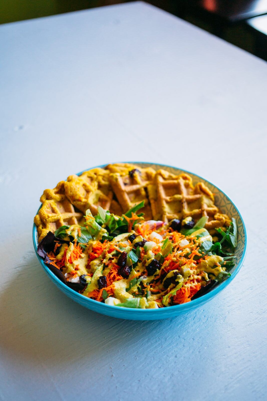 Smudge Noshery corporate story frame 2: Food and hospitality brand photography for Smudge Noshery in Salmon Arm, BC, with colourful flatlays, smoothies, bowls, cafe details and commercial product images for a local restaurant..