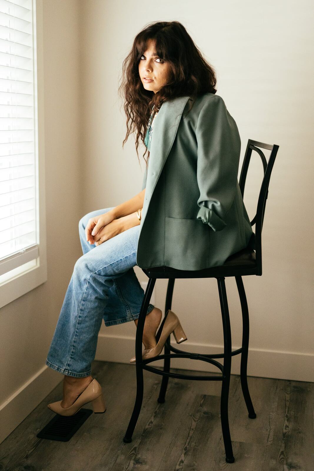 Sunny in Soft Indoor Light portraits story frame 7: A polished Sunny portrait set with a softer editorial feel.